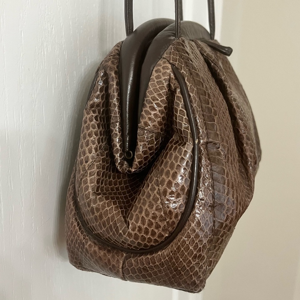 🛍️ Lyrella Adorable Brown Snakeskin Crossbody Shoulder Bag, Vintage 1980’s - Picture 5 of 14